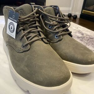 SELLING: Helly Hansen Waterproof Leather Boots - Size 10